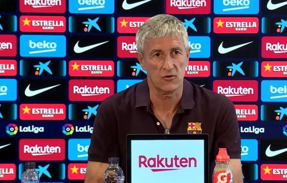 Quique Setién concedeu entrevista coletiva na véspera do jogo contra o Villarreal. Captura/BarçaTV