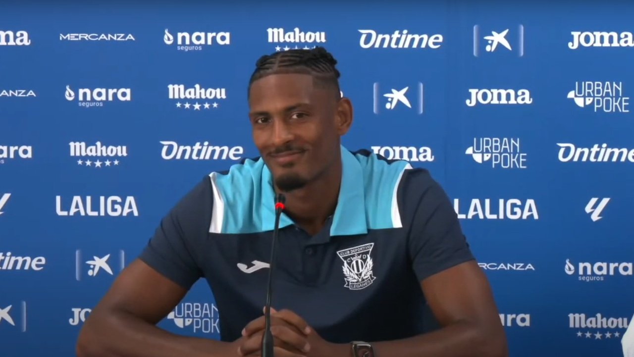 Sébastien Haller, presentado con el Leganés. Captura/CDLeganes