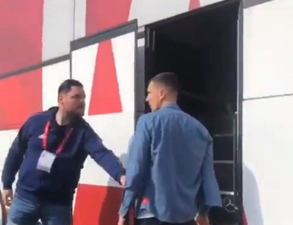 Steven Berghuis lost his temper with the racist fan. Screenshot/FaroukPSV