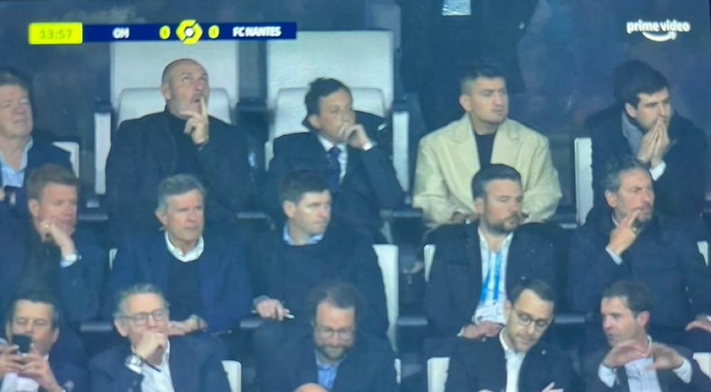 Steven Gerrard estuvo viendo el Marsella-Nantes. Captura/AmazonPrimeVideo