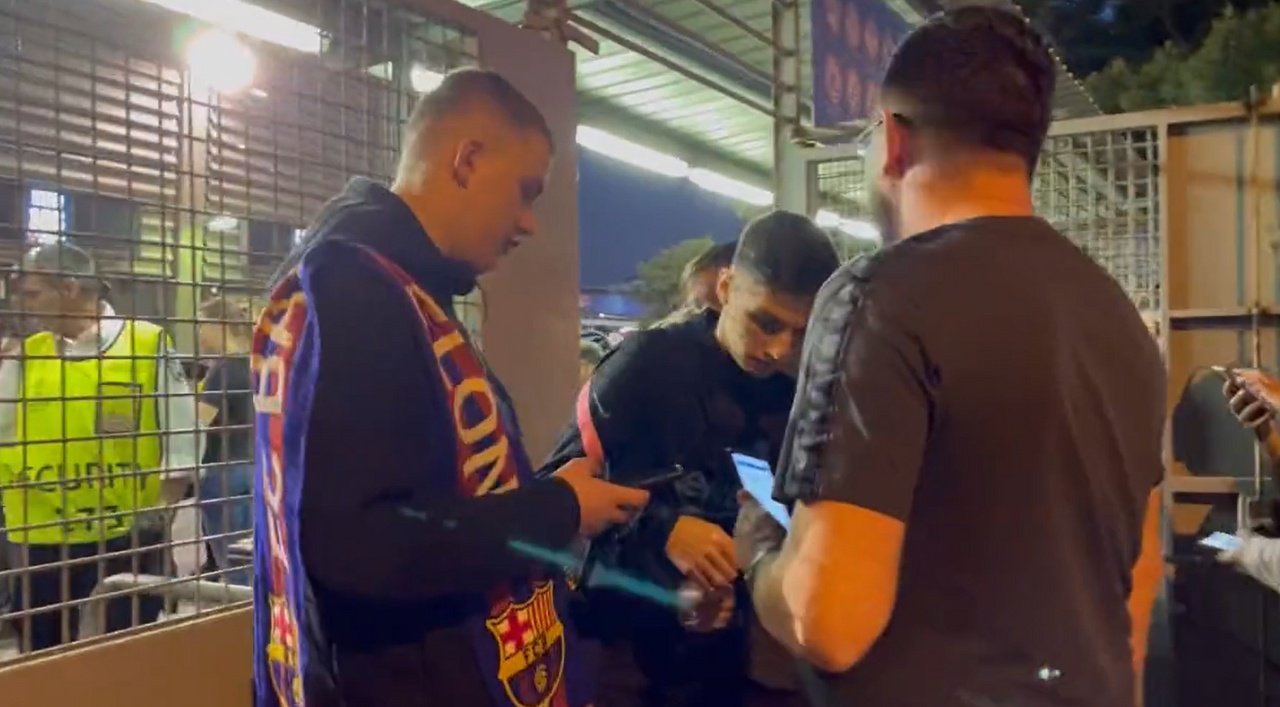 Three Barca fans were refused entry. Screenshot/victor_nahe