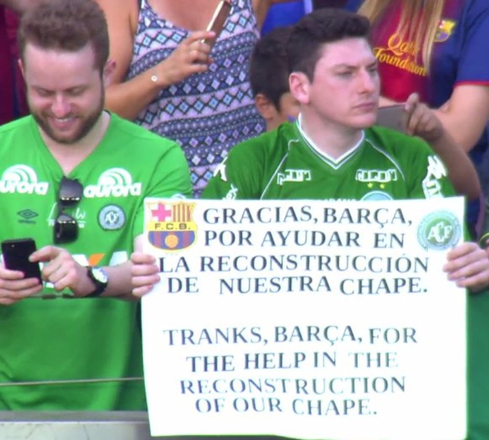 Los aficionados se acordaron del gran gesto del Barça. Twitter/ElChiringuito
