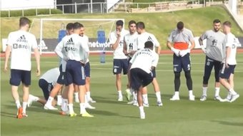 Thiago y Eric García, ausencias en el primer entrenamiento. Twitter/sefutbol