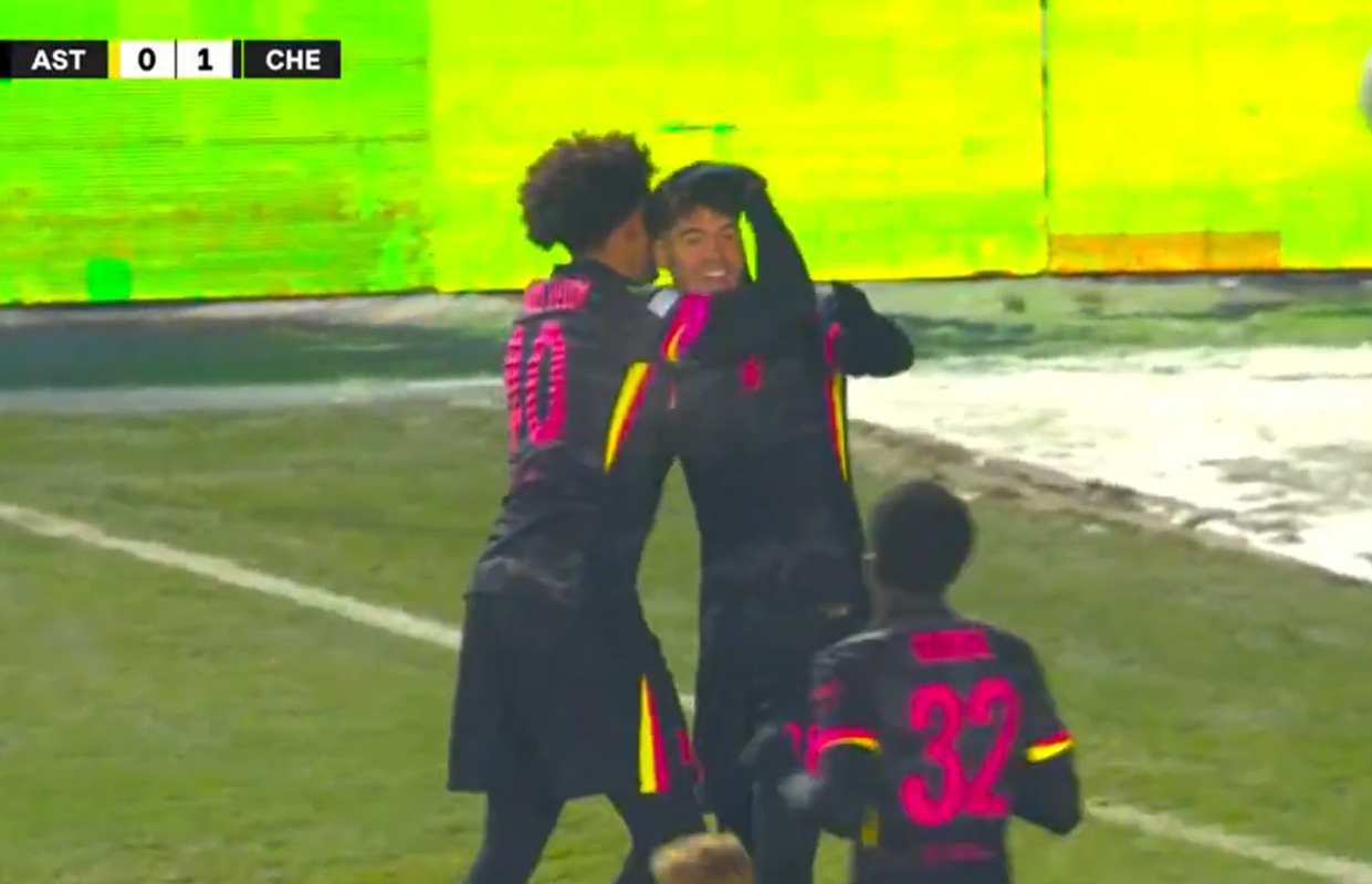 El Chelsea superó al Astana por 1-3 en la quinta fecha de la fase de Liga de la Conference League. Marc Guiu marcó y tuvo que ver en el gol en propia de Aleksandr Marochkin para confirmar el pleno del conjunto de Enzo Maresca. Renato Veiga puso el 0-3 y Marin Tomasov anotó la honra.