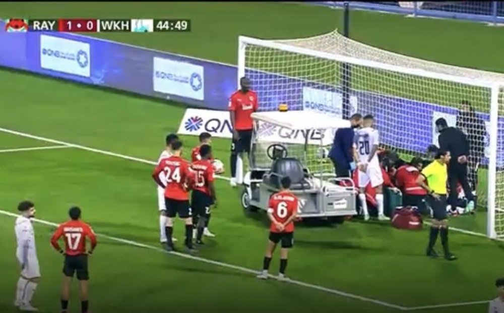 The Qatari match between Al Rayyan and Al-Wakrah saw an away player collapse. Screenshot/BeinSports