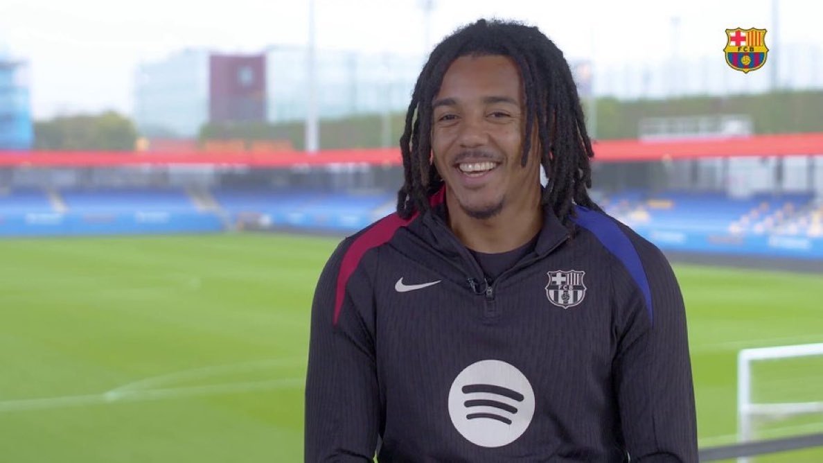 Koundé se ve como favorito en la Champions. Captura/BarçaOne