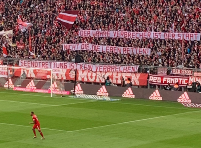 La 'Südkurve' del Bayern estalla por el problema migratorio