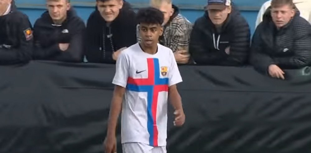 Lamine Yamal podría debutar con el Barça con 15 años. Captura/BarçaTV