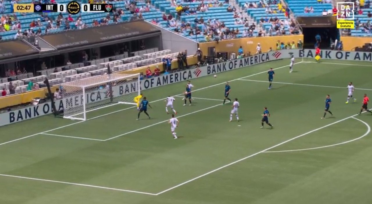 Germán Cano tardó 3' en aprovechar la empanada del Inter. Captura/DAZN