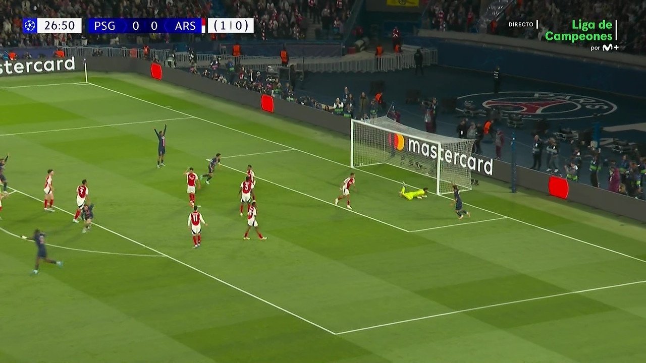 Control con el pecho orientado y zurdazo de Fabián para silenciar al Arsenal. Captura/Movistar