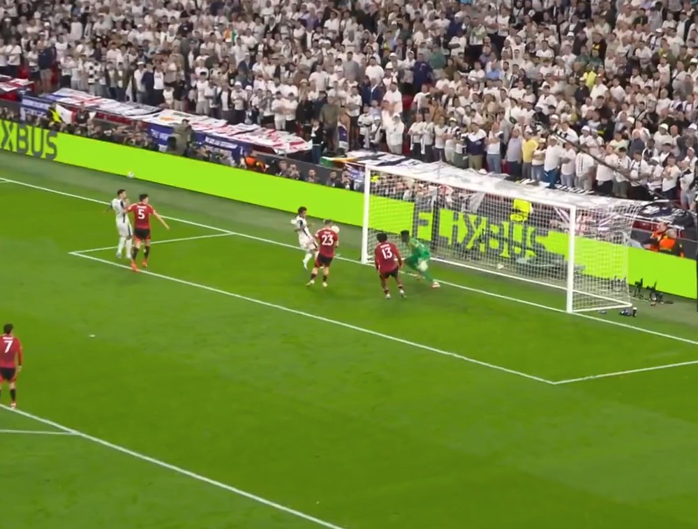 El Tottenham abrió el marcador con el gol en propia de Luke Shaw. Captura/MovistarLigaDeCampeones