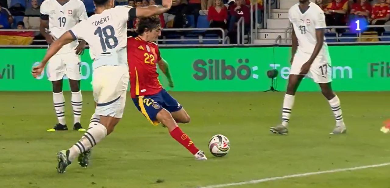Bryan Gil se estrenó con 'la Roja' con la colaboración de Suiza