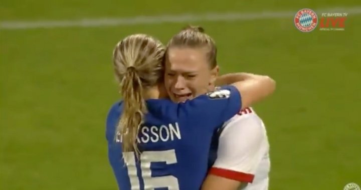 El entrañable abrazo entre dos rivales en la Champions femenina