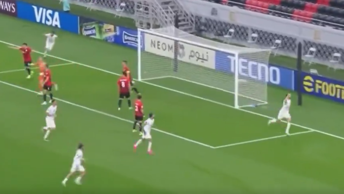 El Esteghlal venció al Al Rayyan por 0-2 en la última jornada de la fase de liga de la Champions asiática. Su victoria le metió en octavos de final y, de paso, sacó a su máximo rival de la zona de clasificación. El Persépolis fue el gran perjudicado a solo 9 días de que ambos se enfrenten en el 'Clásico' del fútbol iraní.