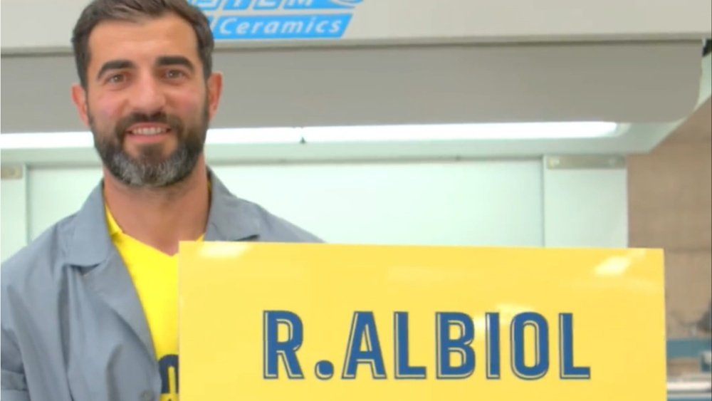El Villarreal renueva a Albiol una temporada más. Captura/@VillarrealCF