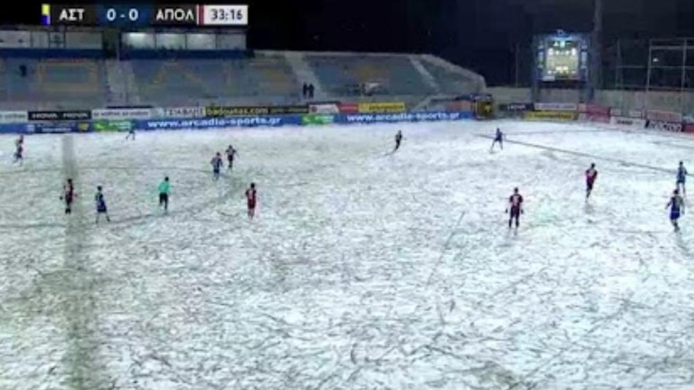 Conexión española para vencer al Apollon de Bruno Alves sobre la nieve. Captura/NovaSportsPrime