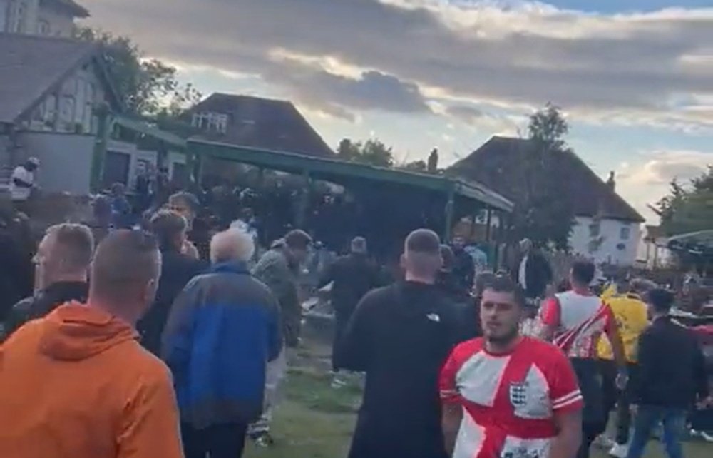 Ultras alemanes atacaron a familias inglesas. Capturacarefreeblues