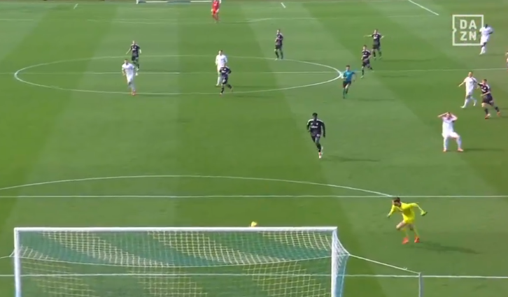 ¿Cómo explicará este autogol Rrahmani? Hasta él se echó las manos a la cabeza