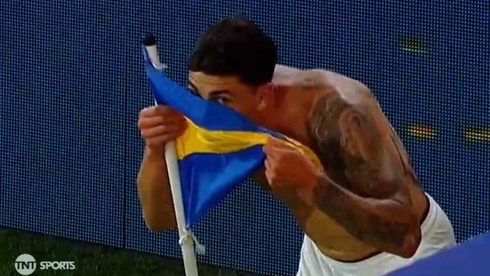 ¿Por qué besó Soñora el banderín de rival, de Boca, tras su gol? Captura/TNTSports