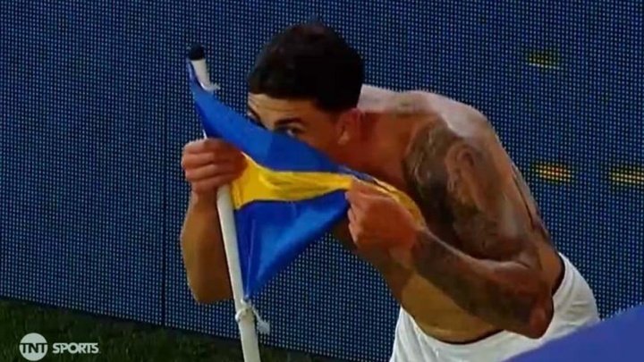 ¿Por qué besó Soñora el banderín rival, de Boca, tras su gol?
