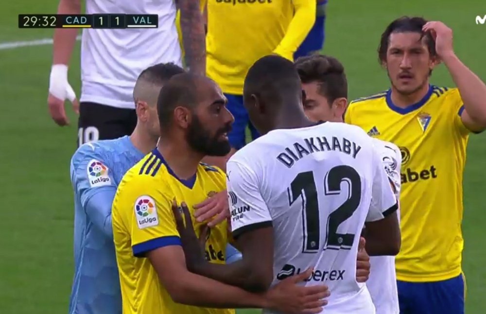 Valencia players leave after Diakhaby was involved in a spat with Cala. Captura/MovistarLaLiga