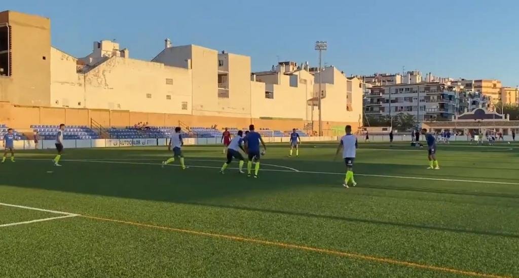 El Melilla cayó derrotado en Vélez-Málaga. Twitter/UDMelilla