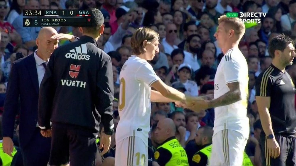 Kroos dá lugar a Modric por problemas físicos. Captura/DirecTVSports