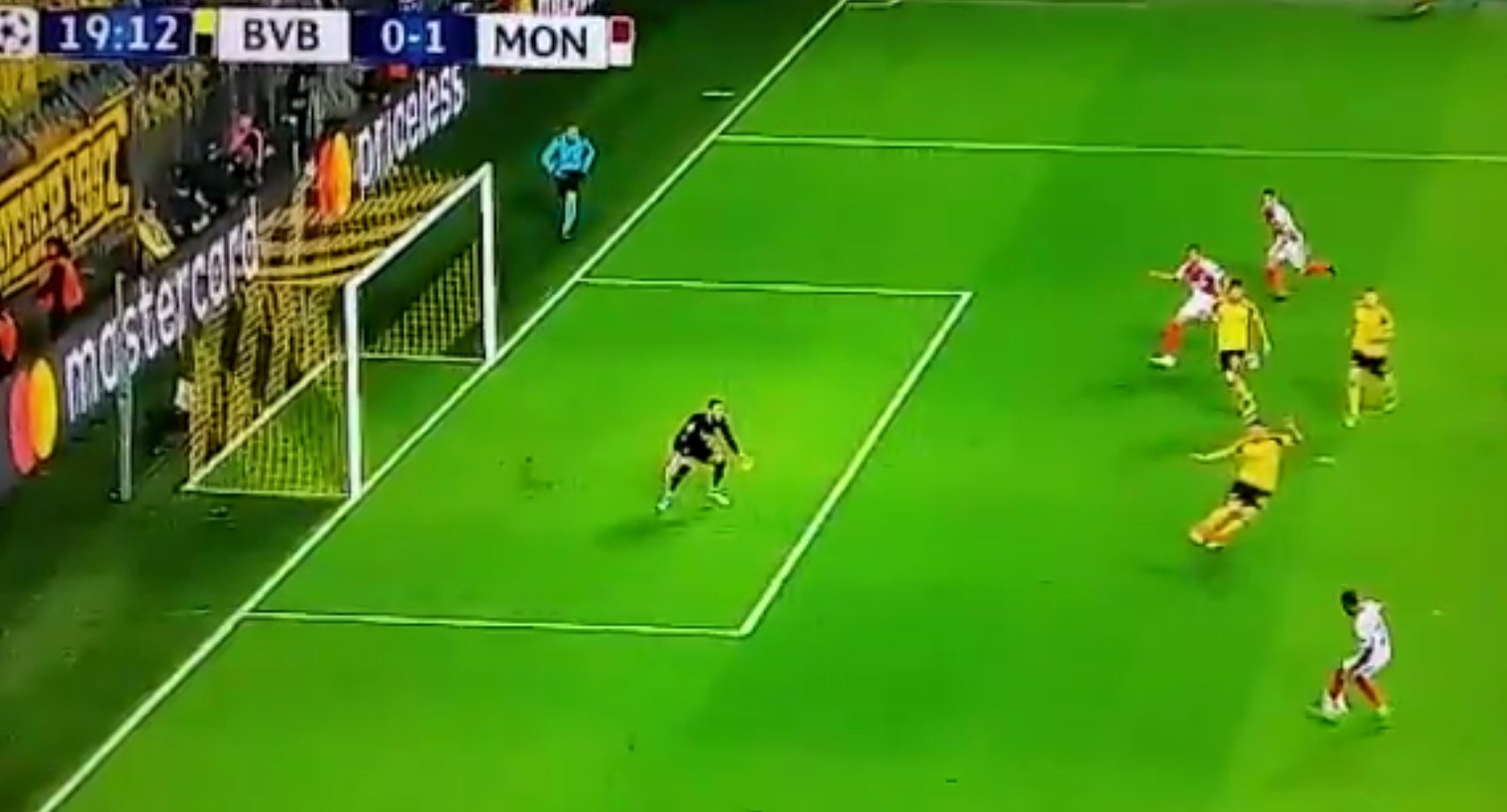 Vidéo : Mbappé ouvre le score face à Dortmund... mais il était hors-jeu