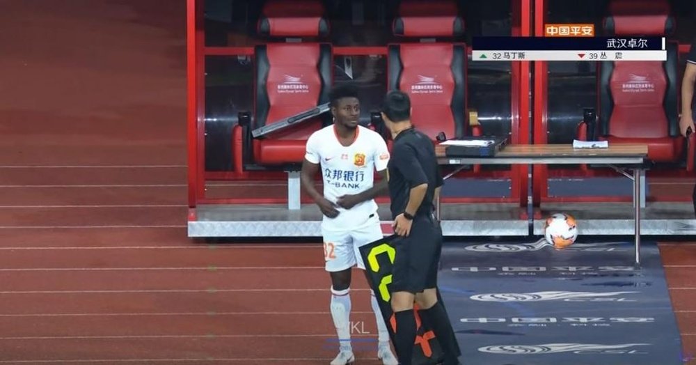 Obafemi Martins with his new side. Screenshot/WKL