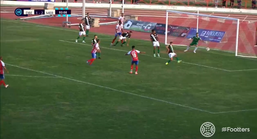 Un gol en el 94' aleja de la cabeza a un Mérida con uno más. Captura/Footters