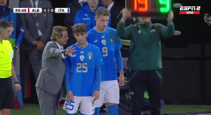 Simone Pafundi, el jugador más joven en debutar con Italia en los últimos 100 años