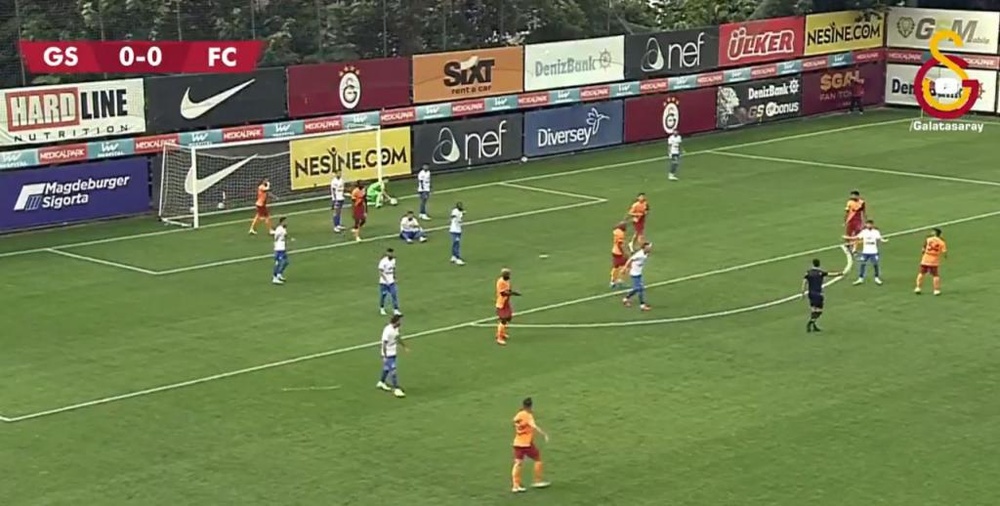 El gol de los turcos lo anotó De Nooijer en propia puerta. Twitter/GalatasaraySK