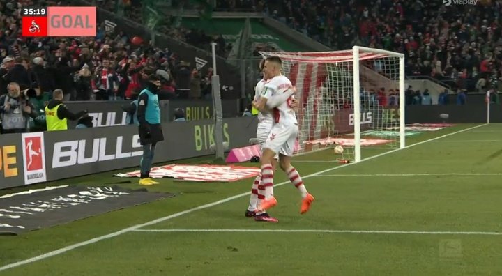 El Köln impuso su condición de local con cinco goles en 36 minutos. Captura/VSportFootball