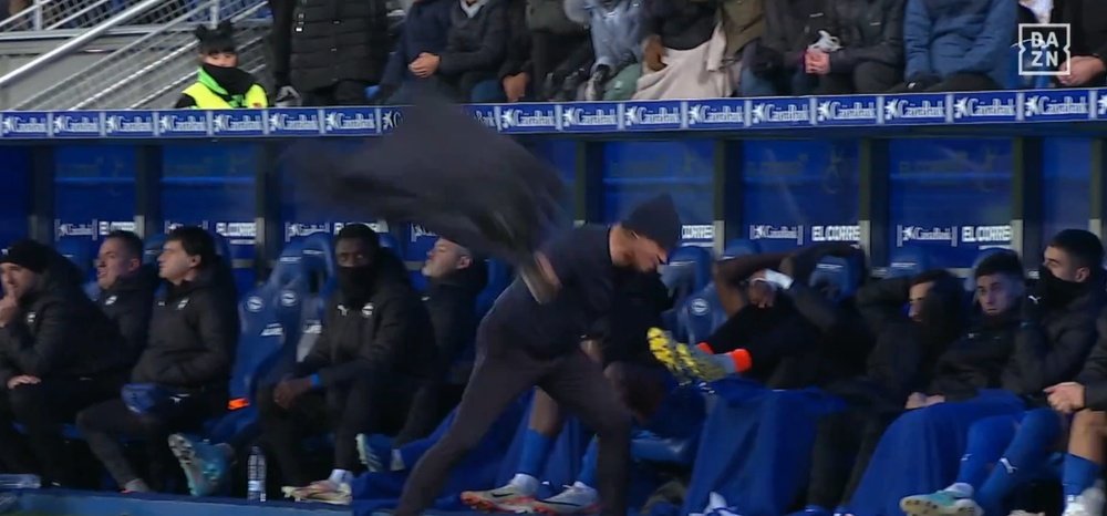 Alaves coach Luis Garcia Plaza went wild after conceding late against Madrid. Screenshot/DAZN