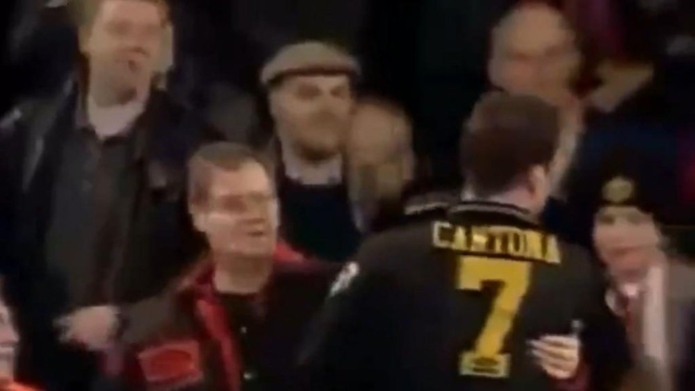 Cantona y el aniversario de su patada a un 'hooligan'. Captura