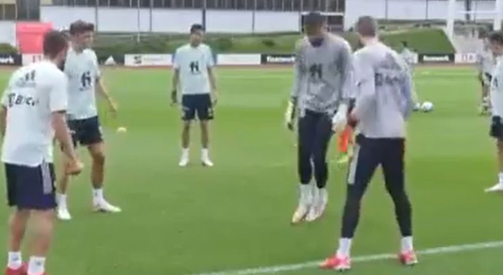 De Gea dejó a todos boquiabiertos en el entrenamiento. Twitter/SeFutbol