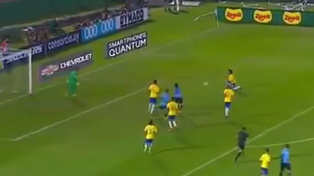Marcelo erró en el penalti a Cavani. Youtube