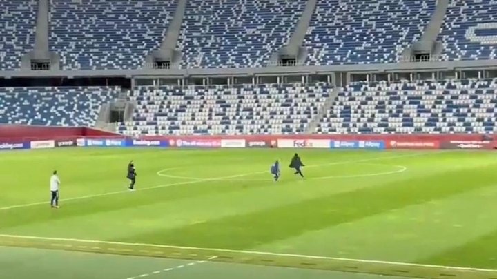 Fan runs on pitch and dodges stewards during Spain's training session