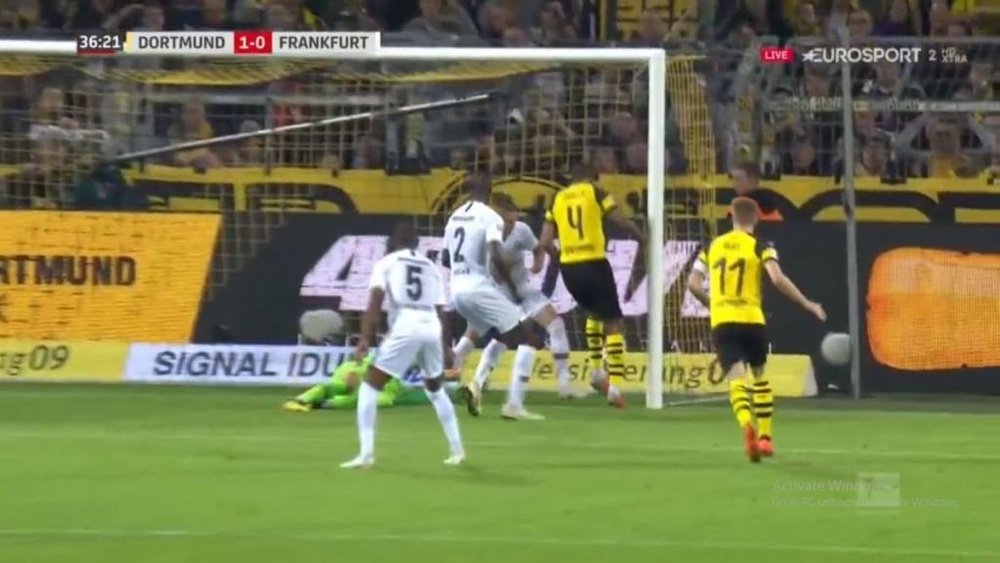 Alcácer fait ses débuts en tant que buteur de Dortmund. Capture