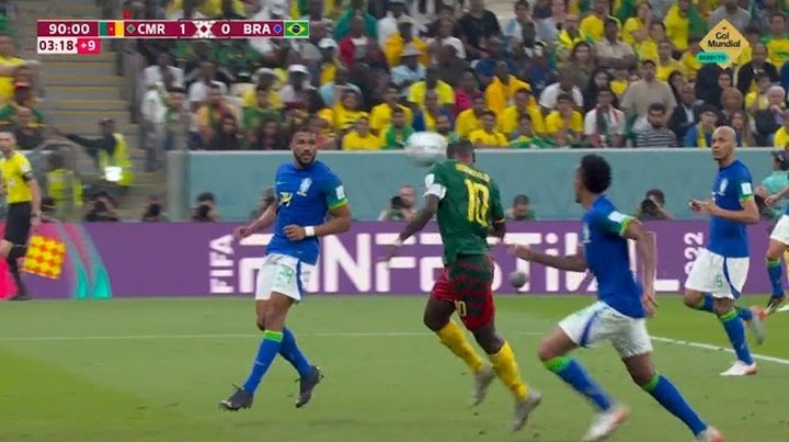 Aboubakar hizo un gol histórico a Brasil... ¡y fue expulsado!