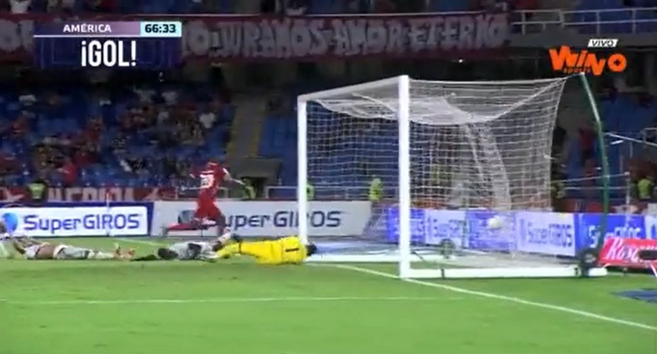 El capitán Adrián Ramos mantiene viva la pequeña llama de América de Cali. Captura/Win Sports