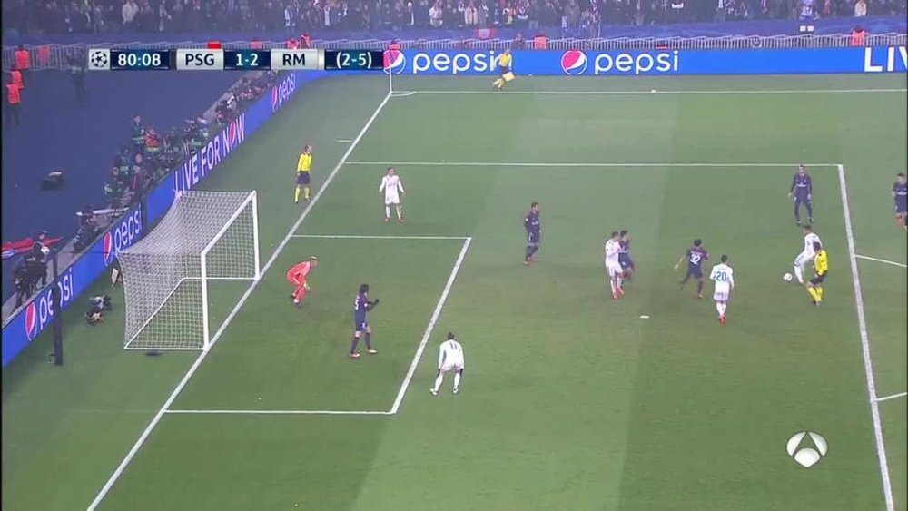 Casemiro made it 1-2 to Real Madrid. Twitter/Antena 3