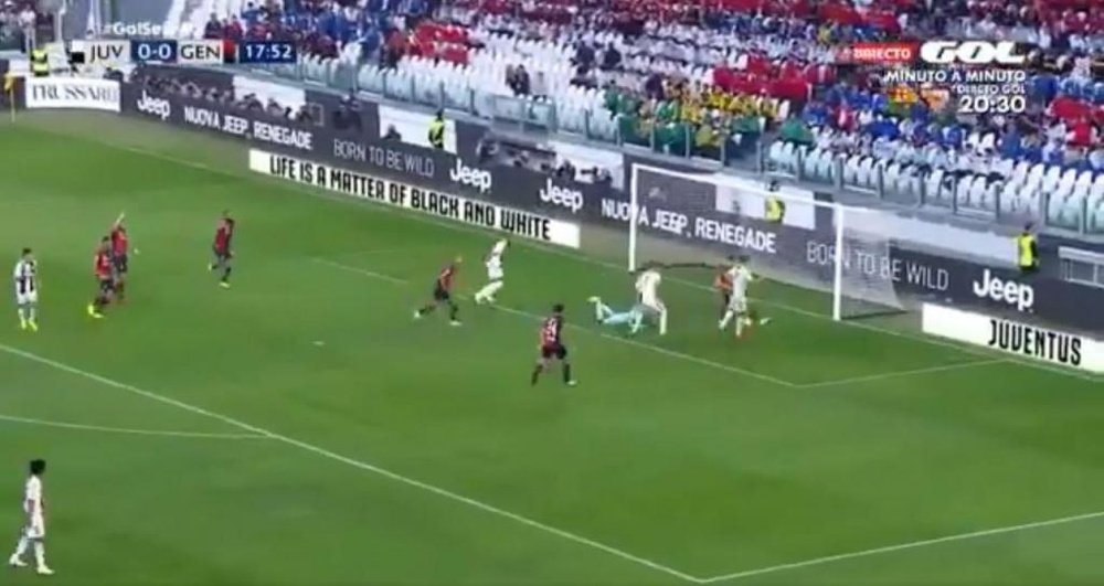 Ronaldo tapped home with Piatek able only to watch on. Screenshot/Gol