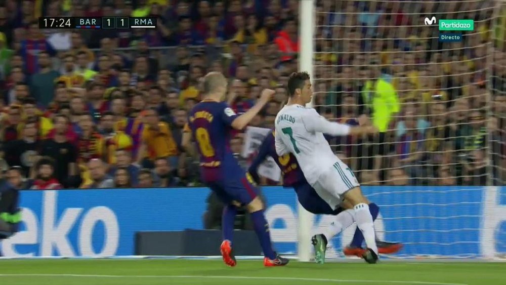 Ronaldo injured himself in the act of scoring. Screenshot/Movistar