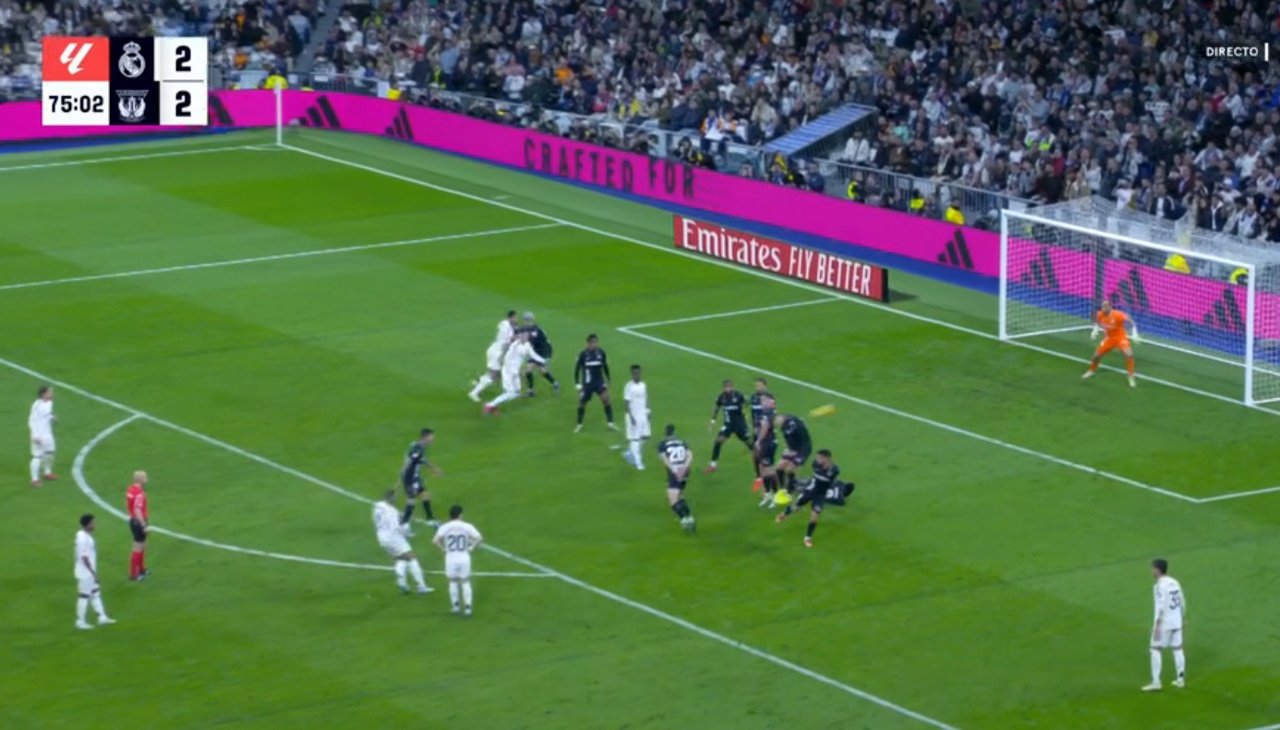 Kylian Mbappé le dio la vuelta a la tortilla en el Bernabéu. Captura/MovistarFutbol