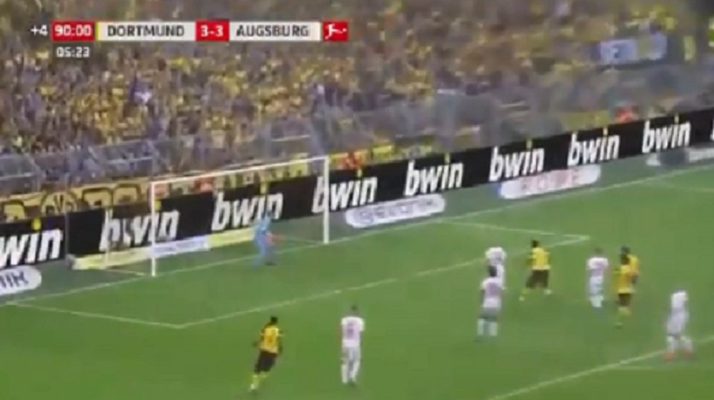 Alcácer le dio la victoria al Borussia Dortmund de falta. Captura/Viasat