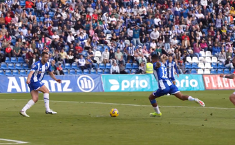 El Oporto remontó al Santa Clara (1-2) en los cuartos de final de la Taça de Portugal. Valieron los goles de Evanilson y Wenderson Galeno para luchar por estar en la final contra el Vitoria Guimaraes. Los locales asustaron con el tanto inicial de Rafael Martins.