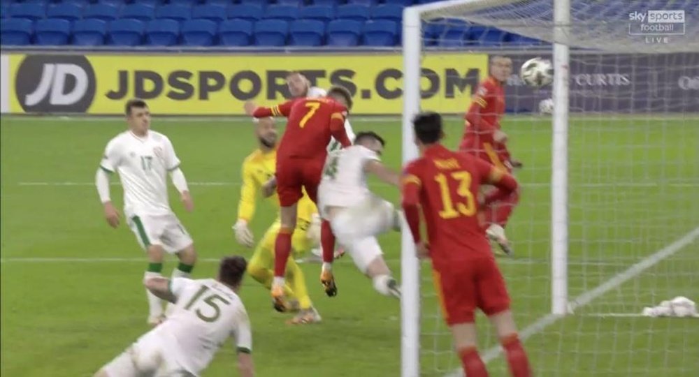 Bale, clave en la jugada del 1-0 de Gales ante Irlanda. Captura/SkySports
