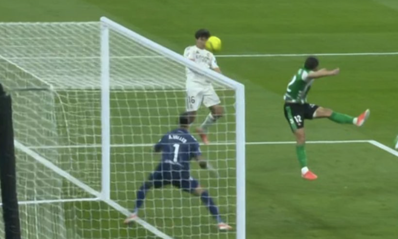 Rodrygo serve assistência milimétrica para o golo inaugural de Gonzalo García na ausência de Kylian Mbappé