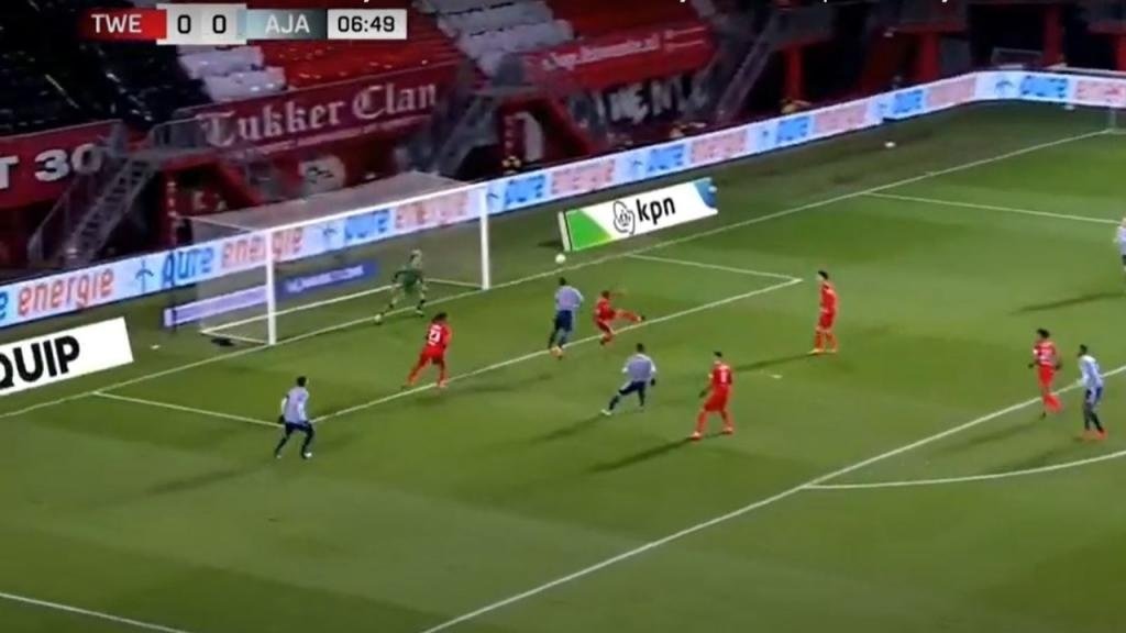 El fichaje más caro de la historia del Ajax se estrenó con este golazo